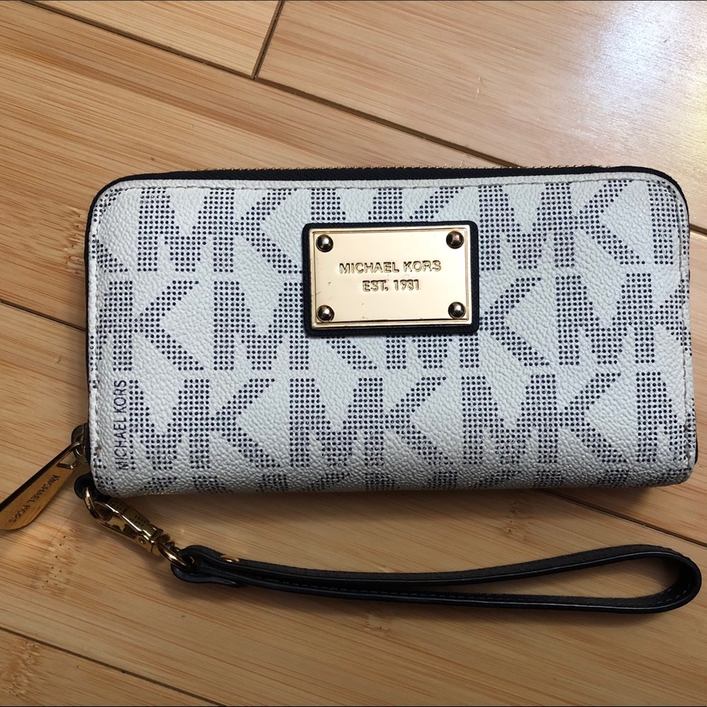 *Authentic* Michael Kors JetSet TravelCoinWristlet